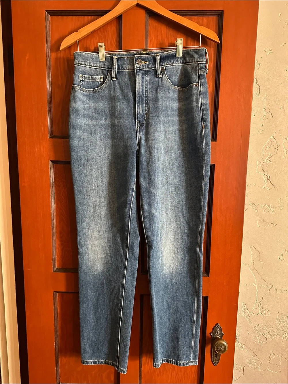 Banana Republic Women’s Classic Straight-Leg Jeans in Denim Blue